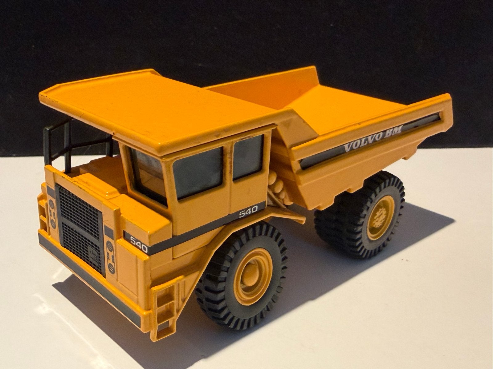 Volvo BM 540 Dumper Model - Schaalmodel 1:32, Ophalen of Verzenden, Zo goed als nieuw, Overige merken