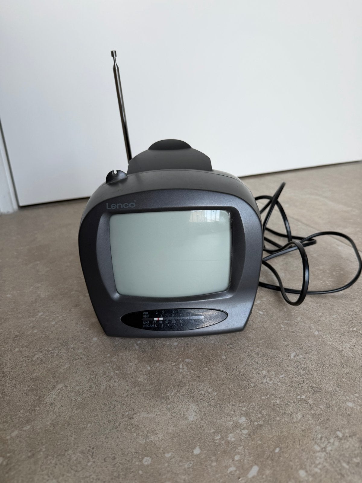 Lenco T-8031 5.5" B/W TV - Draagbare Zwart-wit Televisie, Audio, Tv en Foto, Ophalen, Gebruikt, Minder dan 40 cm