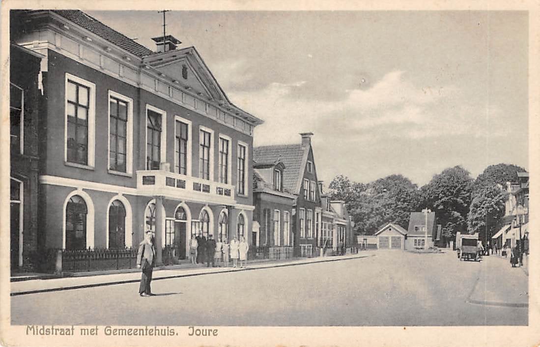 Joure Midstraat met Gemeentehuis, Ophalen of Verzenden, 1920 tot 1940, Gelopen, Friesland