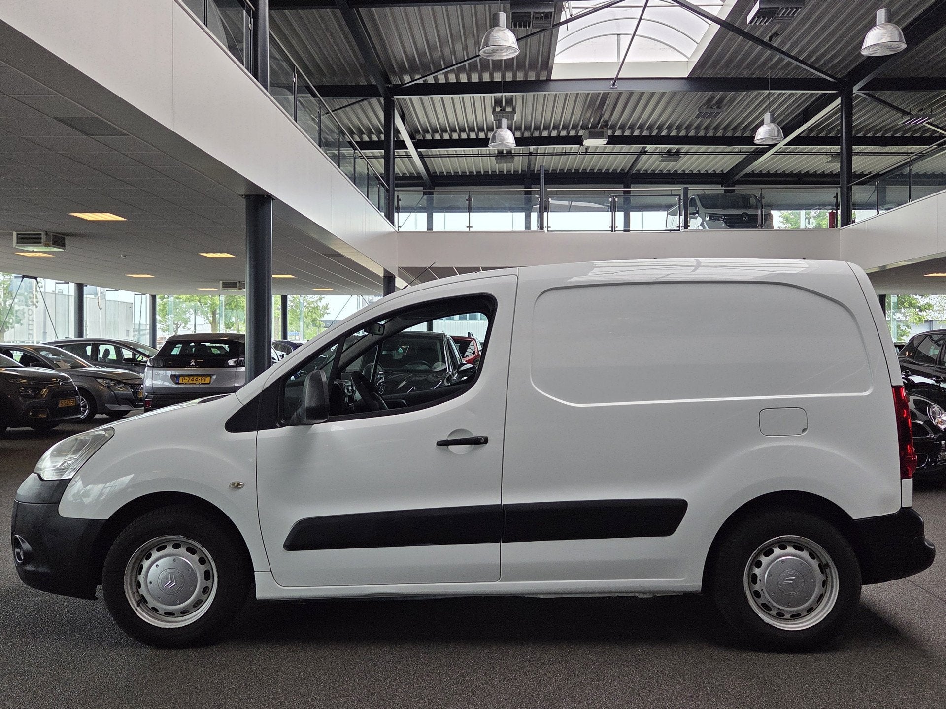Citroën Berlingo 1.6 HDI 500 Comfort (bj 2010), Auto's, Gebruikt, 4 cilinders, Citroën, Wit