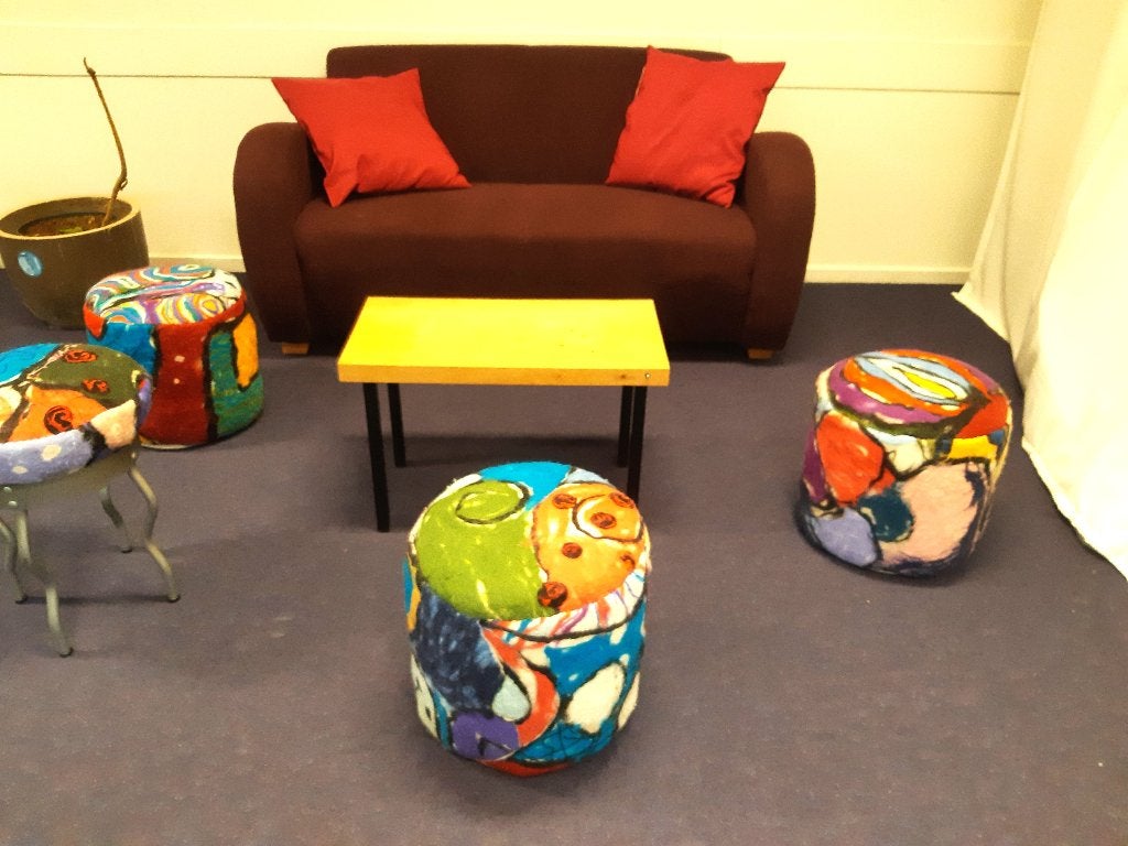 Kunstzinnige poefjes en krukje, Ophalen, Hout, Rond, Kunstzinnig, Speels, Uniek