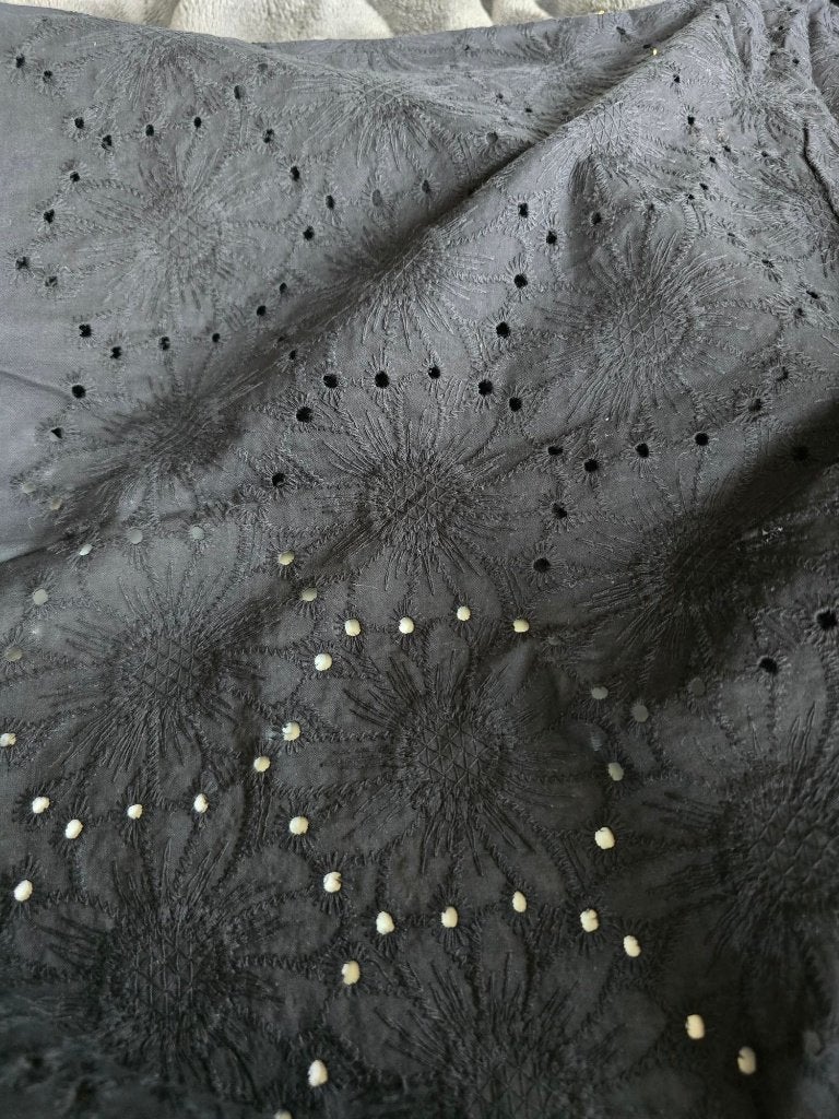 zwart broderie, Hobby en Vrije tijd, Stoffen en Lappen, Overige materialen, 120 cm of meer, Zwart, Ophalen of Verzenden