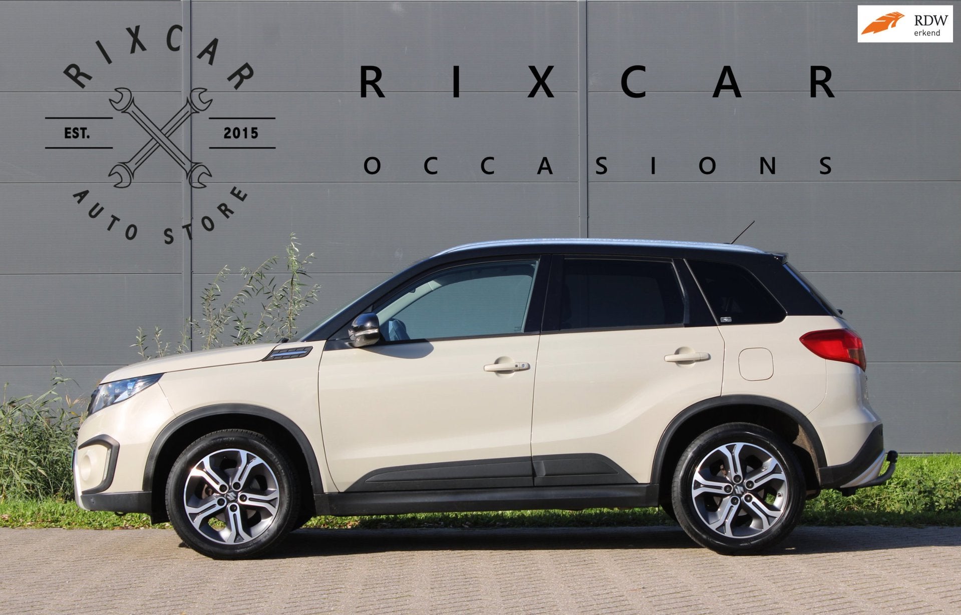 Suzuki Vitara 1.6 Exclusive Panodak Carplay Trekhaak !NIEUWB, Auto's, Voorwielaandrijving, Stof, 4 cilinders, Bruin