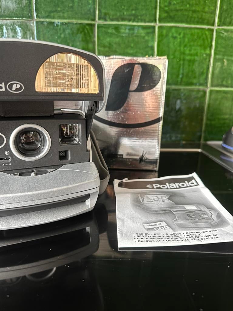 Polaroid instand 600 camera met doos en boekje, Ophalen of Verzenden, Zo goed als nieuw, Polaroid
