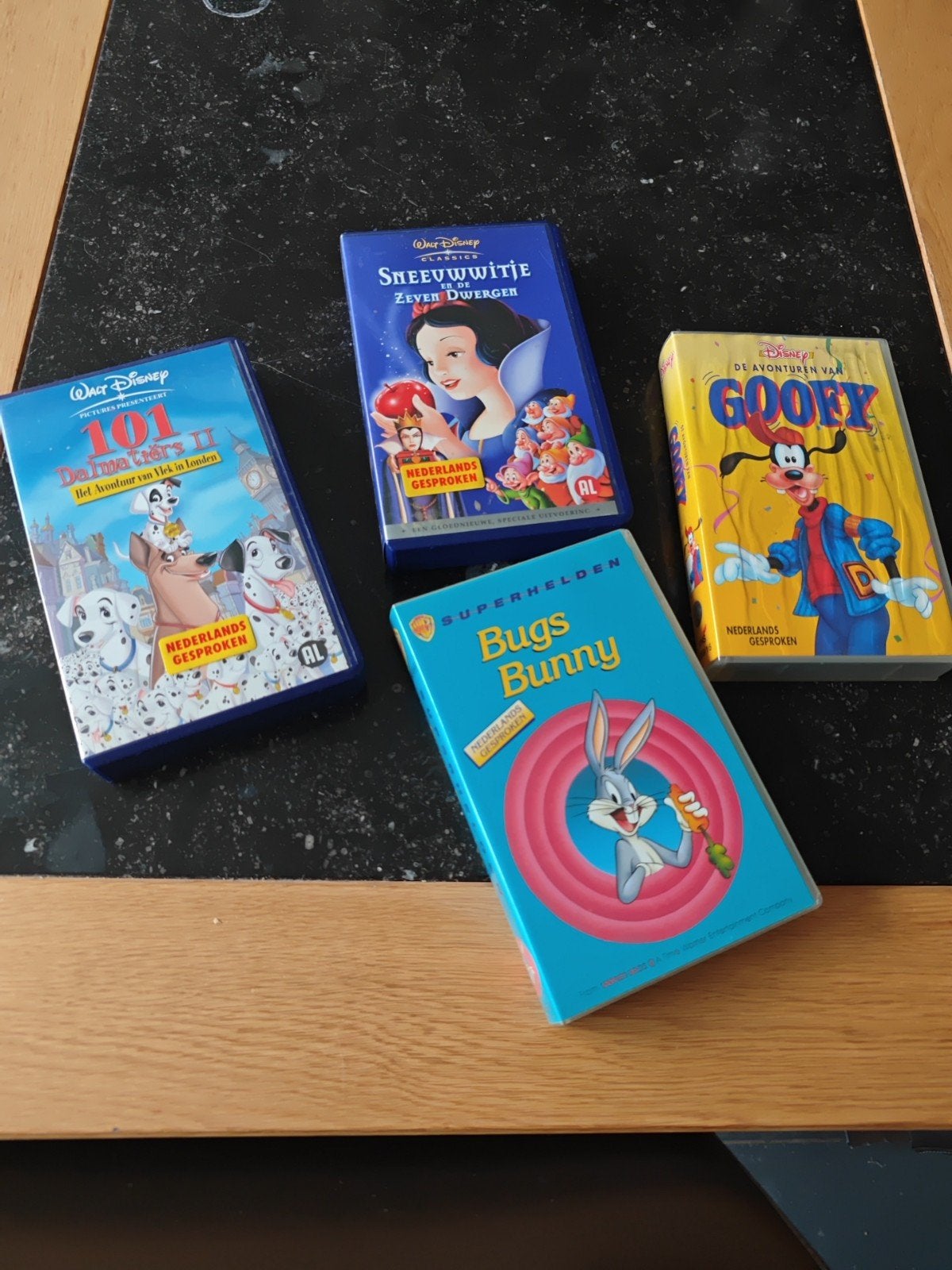 DisneyVHSCollectie: Sneeuwwitje, 101 Dalmatiërs, Goofy, Bug, Ophalen, Nederlands ondertiteld, Gebruikt, Alle leeftijden