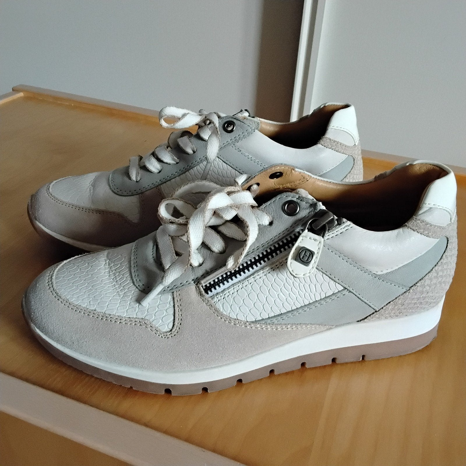 Helioform schoenen sneakers maat 37 (4) in nieuwstaat, Ophalen of Verzenden, Zo goed als nieuw, Zwart, Sneakers of Gympen