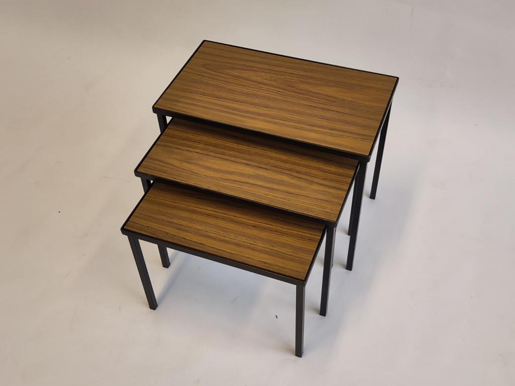 Vintage set tafeltjes miniset nesting tables metaal hout, Overige houtsoorten, Gebruikt, 50 tot 100 cm, .