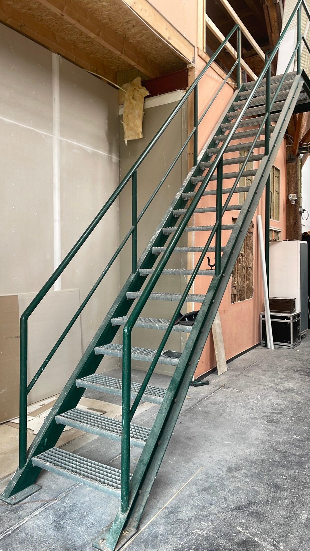 Stalen trap, Doe-het-zelf en Verbouw, Ladders en Trappen, Ophalen of Verzenden, Zo goed als nieuw, Trap, 4 meter of meer