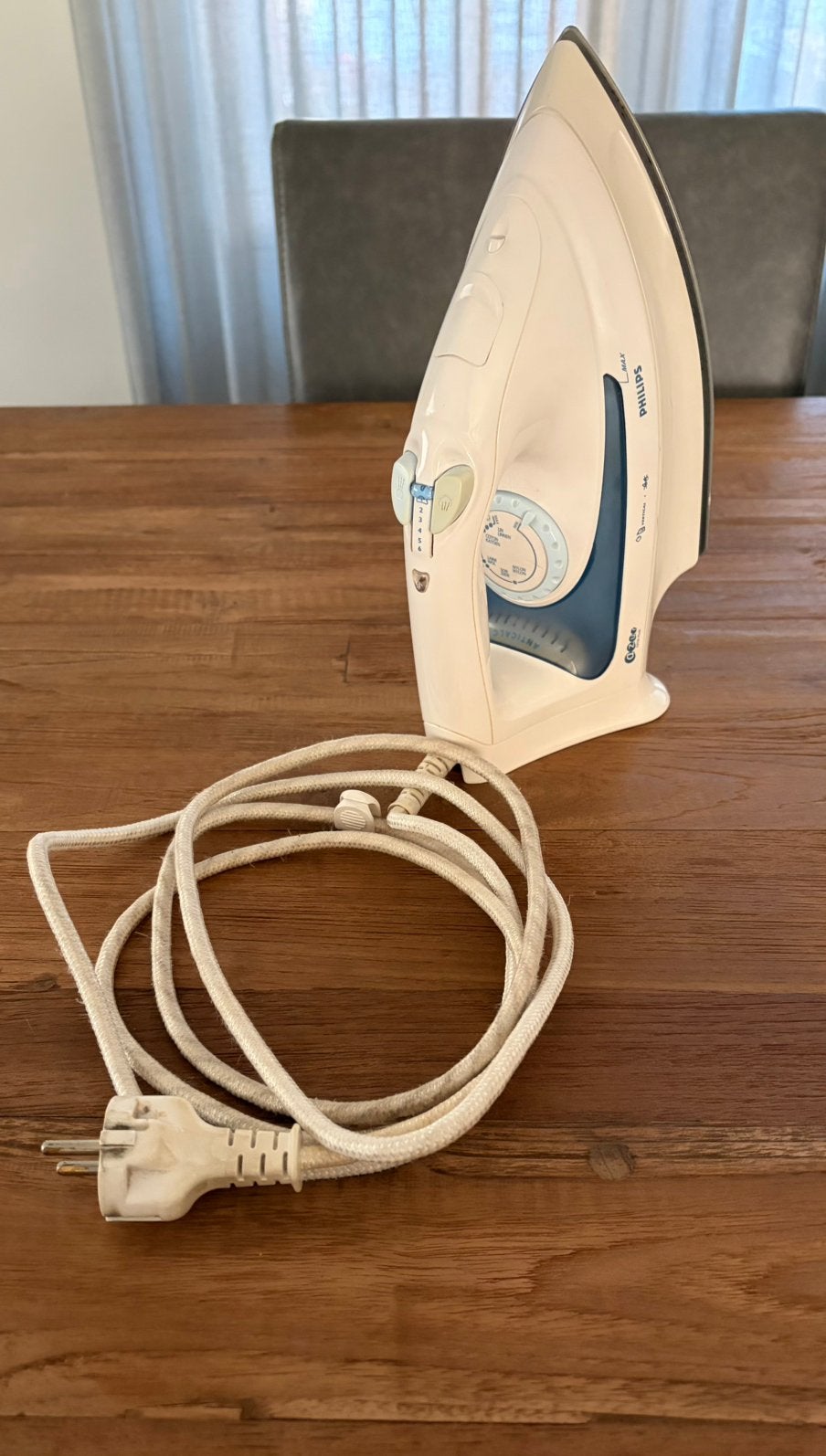 Philips strojkijzer met stoomfunctie, Ophalen of Verzenden, Zo goed als nieuw, Strijkijzer met snoer