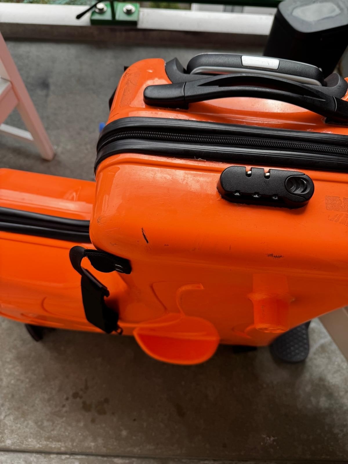 Oranje zitbarekinderkoffer met wieltjes en slot, Sieraden, Tassen en Uiterlijk, Gebruikt, Hard kunststof, Minder dan 50 cm, Ophalen of Verzenden