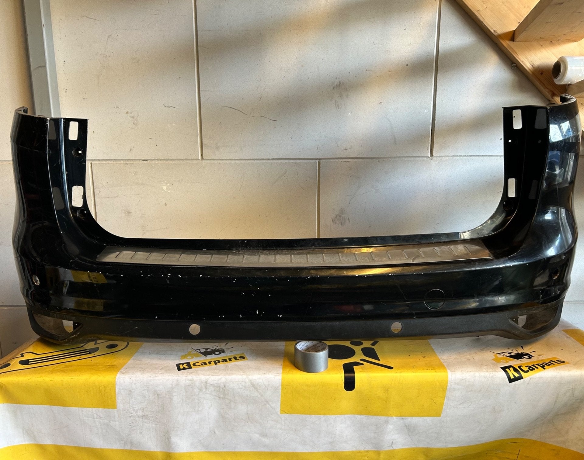 Ford S-Max Achterbumper 4xPDC AM51-R17K823H bumper, Info@fabrikant.eu, Fabrikantstraat 1
1000 AA  Amsterdam, NL, Ophalen of Verzenden