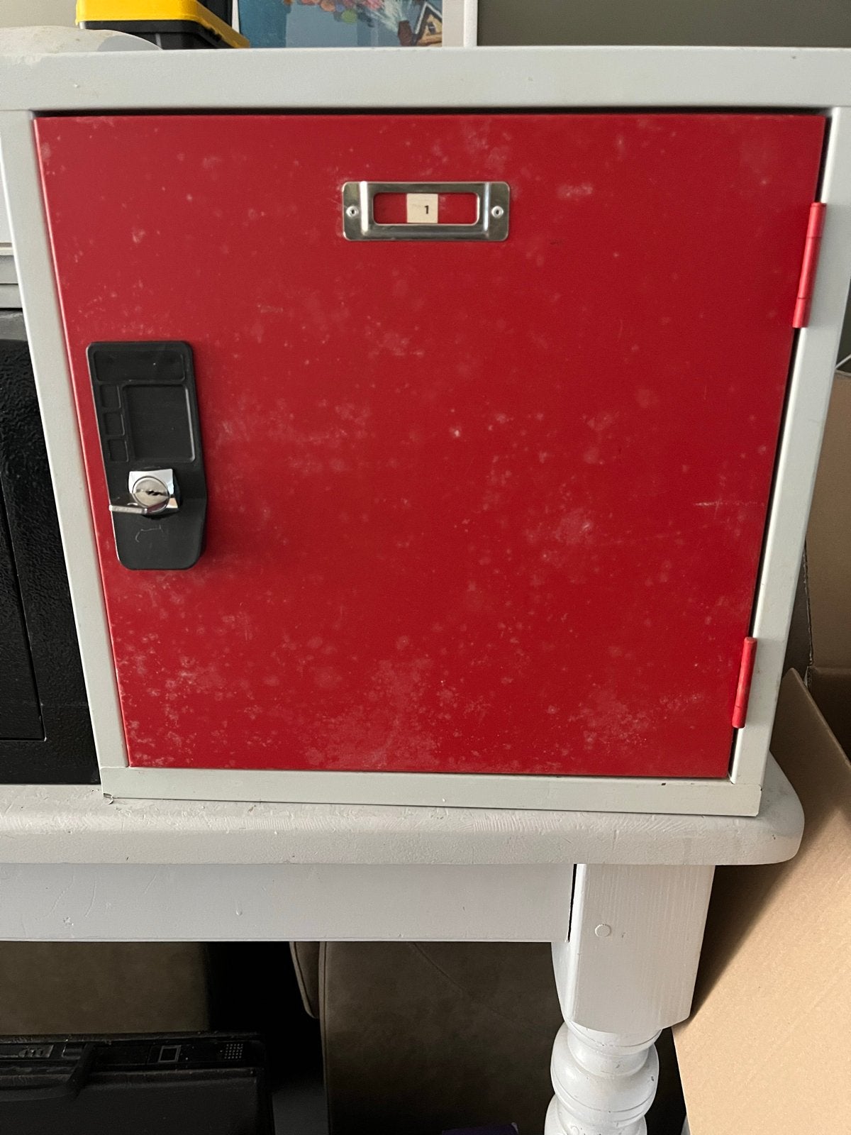 Rode locker met slot en sleutel - 38x38x38 cm, Ophalen, Gebruikt