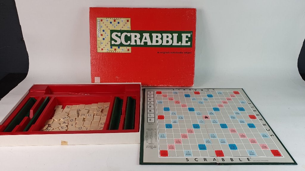 Scrabble, vintage rode doos, Sio, houten steentjes. 8C5, Tweedehands verkoop, Tweedehands verkoop, Gebruikt, Ophalen of Verzenden