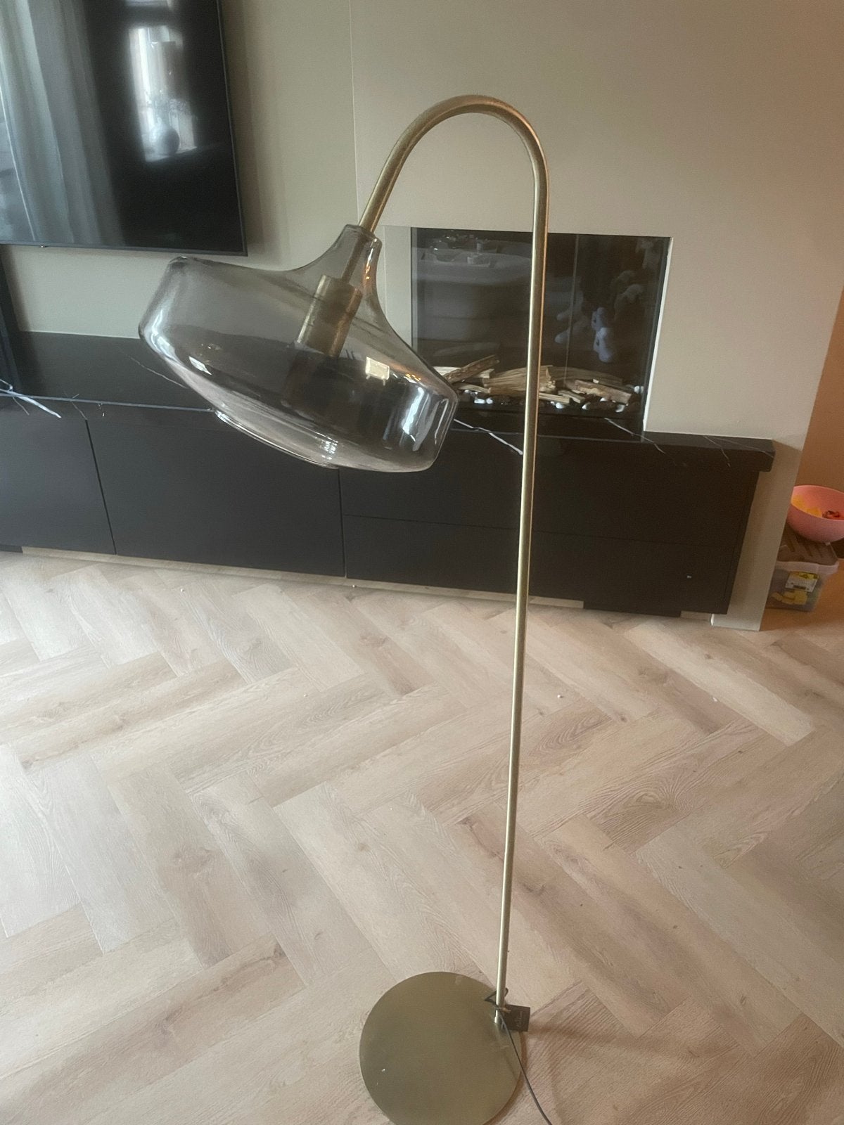 Moderne vloerlamp met glazen kap en messing  160cm hoog, Ophalen, Zo goed als nieuw, Glas, 150 tot 200 cm