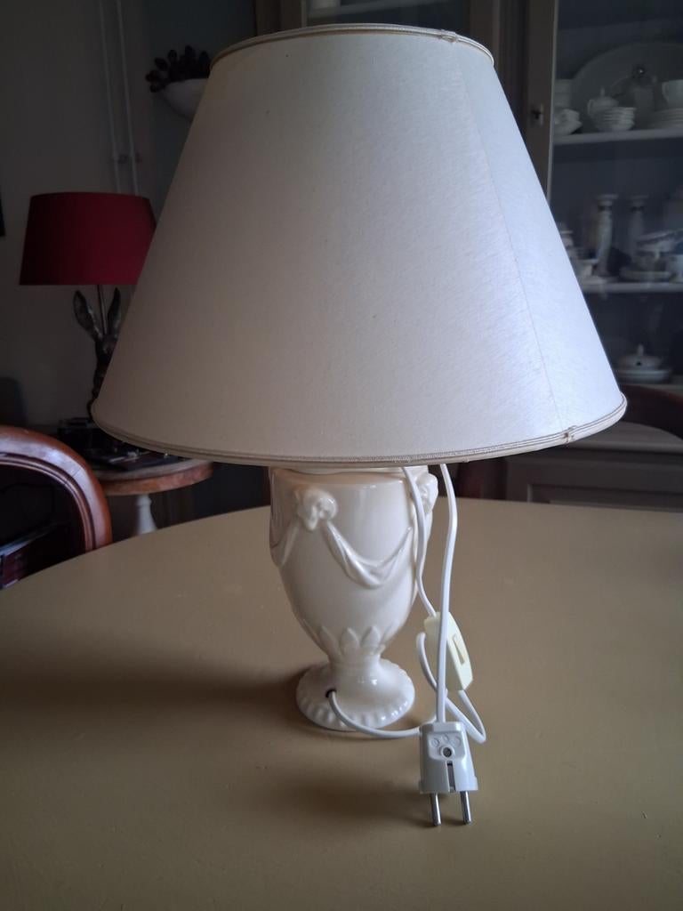 Wedgwood tafellamp Crèmekleurig met Klassieke Details, Ophalen, Gebruikt, Klassiek