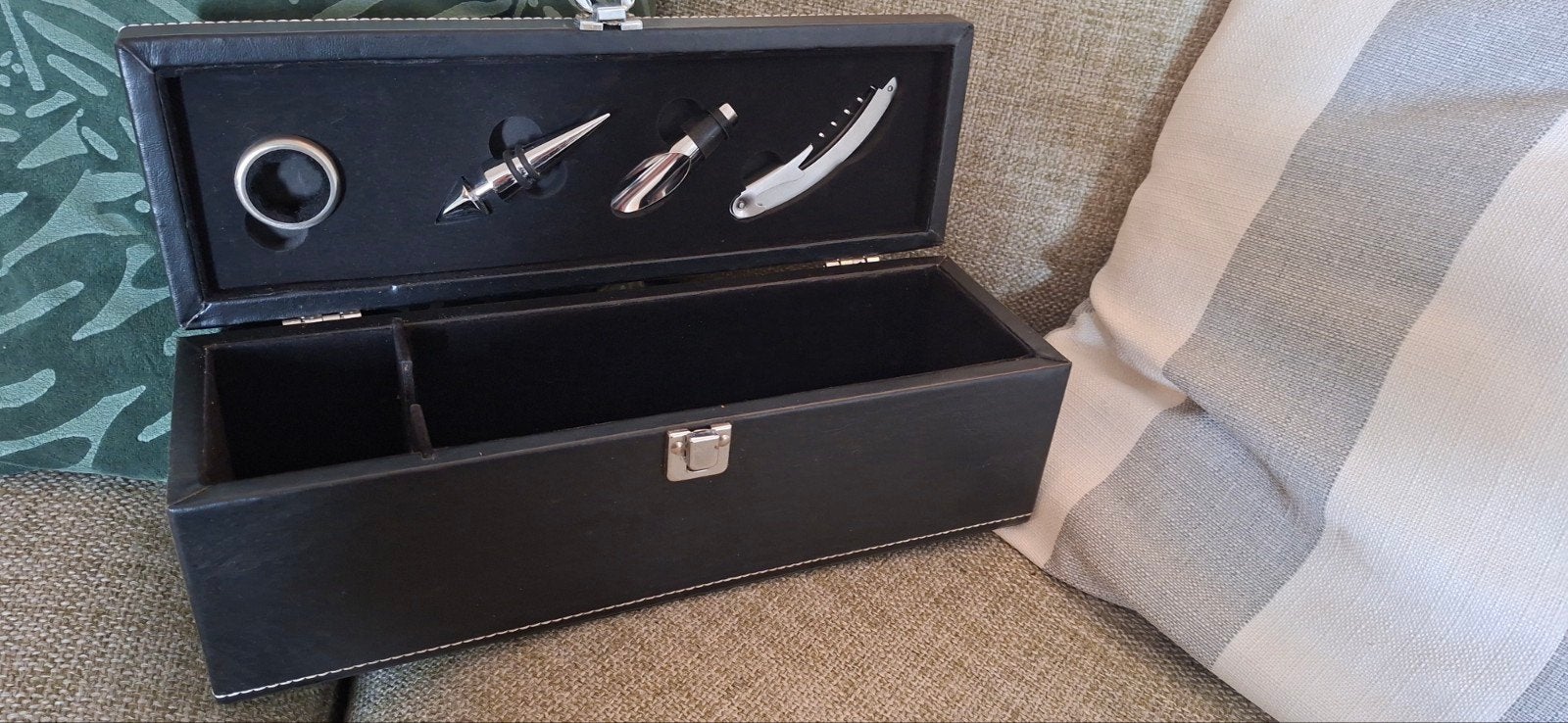 wijnkistje met accessoires leuke kist voor wijnfles of ???, Ophalen of Verzenden, Minder dan 50 cm, Minder dan 50 cm