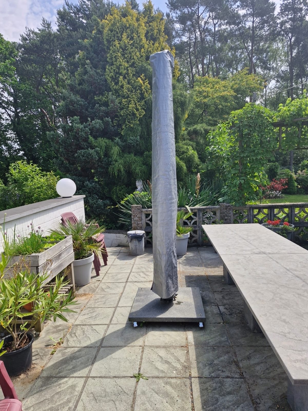 Grote zweefparasol - Grijs, Tuin en Terras, Ophalen, Gebruikt, Kantelbaar, 2 tot 3 meter