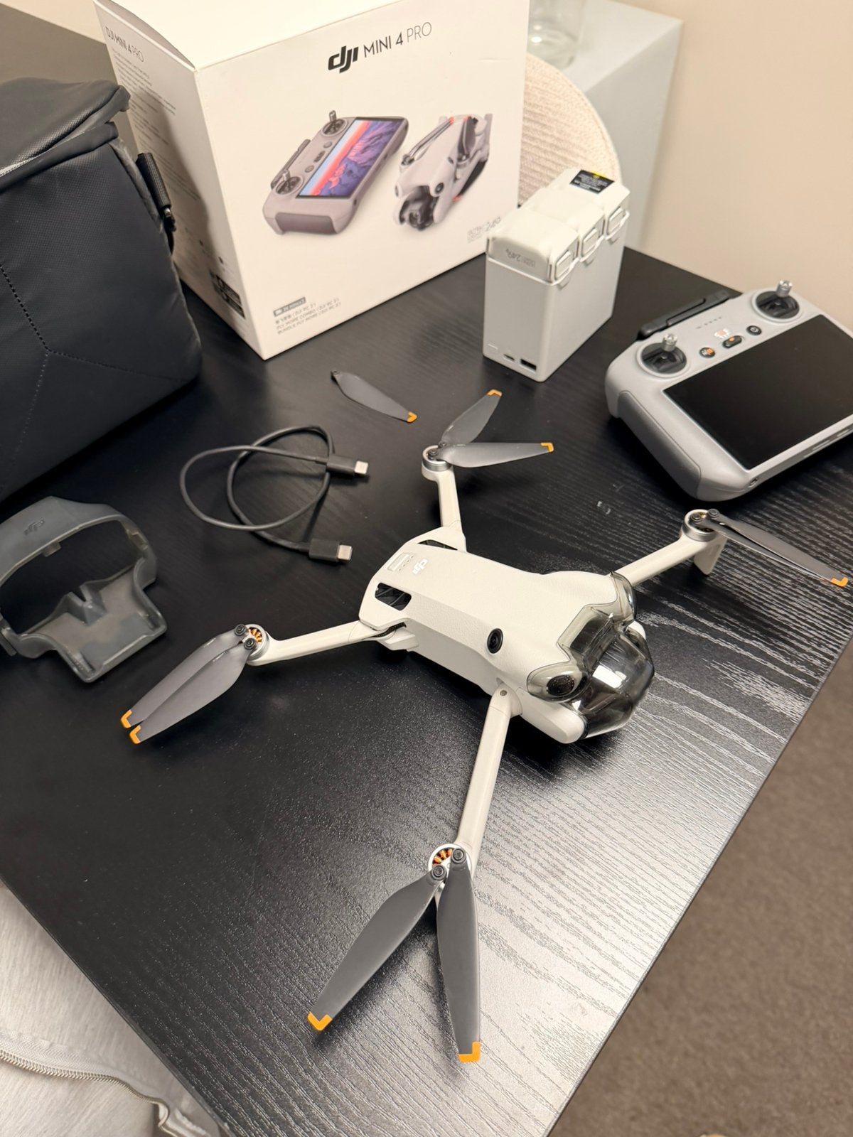 DJI Mini 4 Pro + RC2 | Fly More Combo | Compleet, Audio, Tv en Foto, Drones, Cameradrone, 5 tot 10 kilometer, Return to Home, Zo goed als nieuw