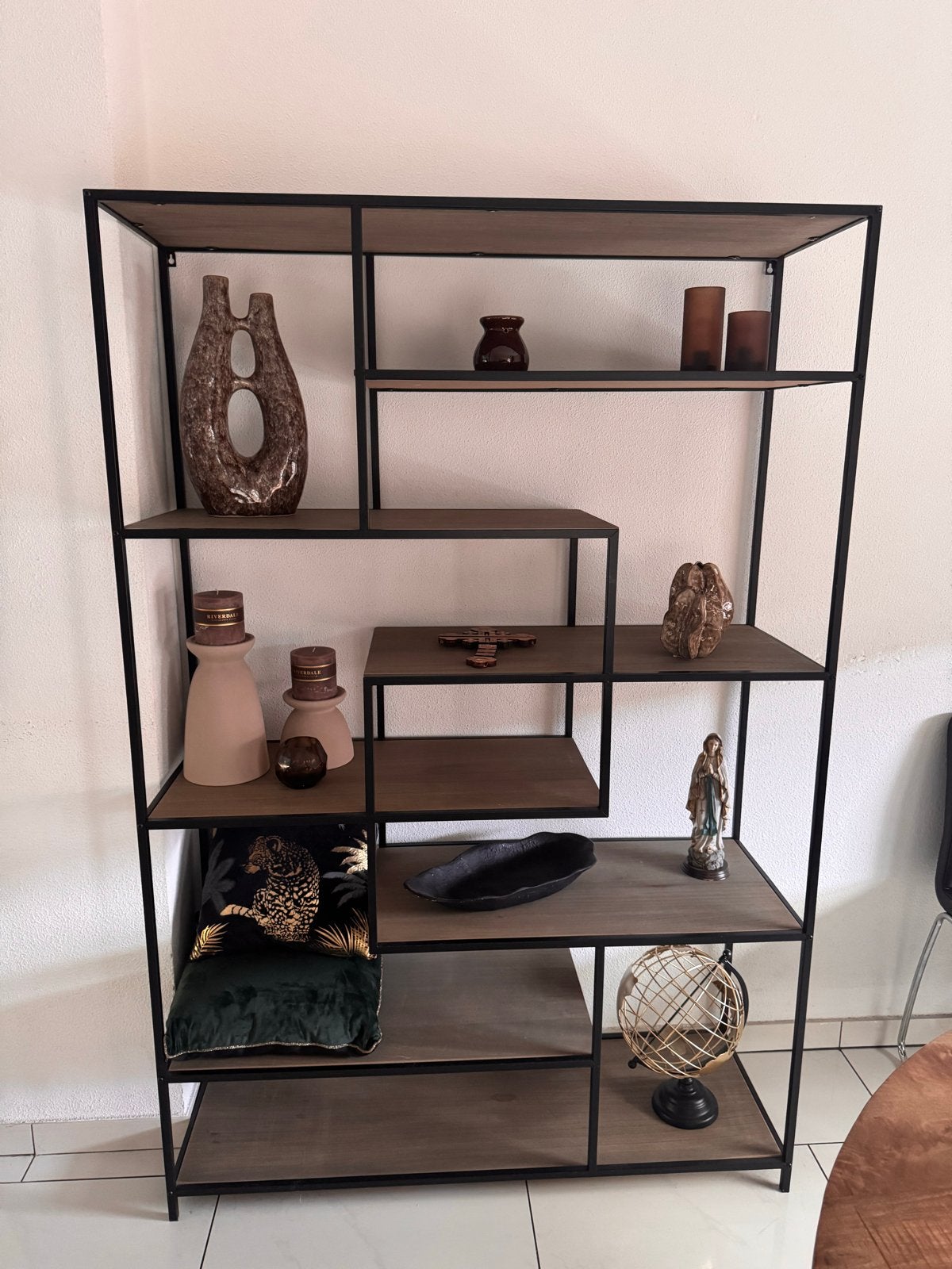 Stijlvolle open kast met metalen frame en houten planken, Ophalen, Met plank(en), 100 tot 150 cm, Zo goed als nieuw