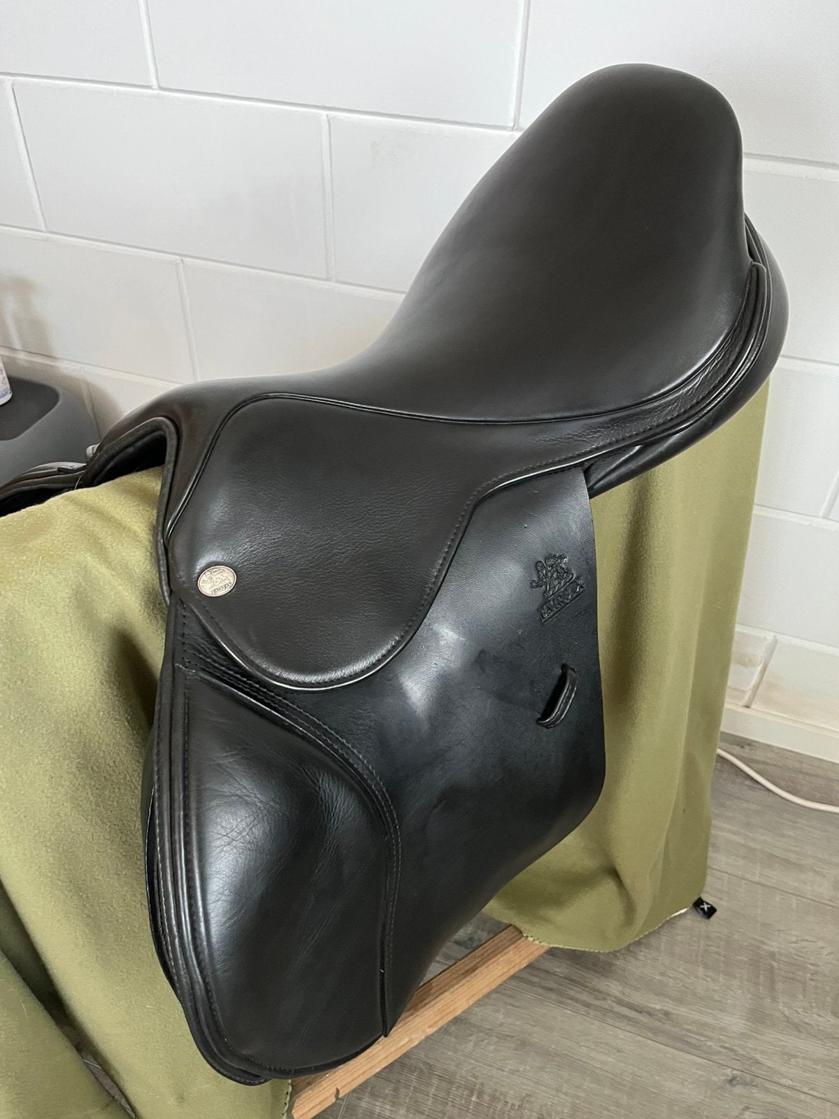 Fairfax springzadel 17,5 inch, Dieren en Toebehoren, Paarden en Pony's | Zadels, Ophalen of Verzenden, Zo goed als nieuw, Springen