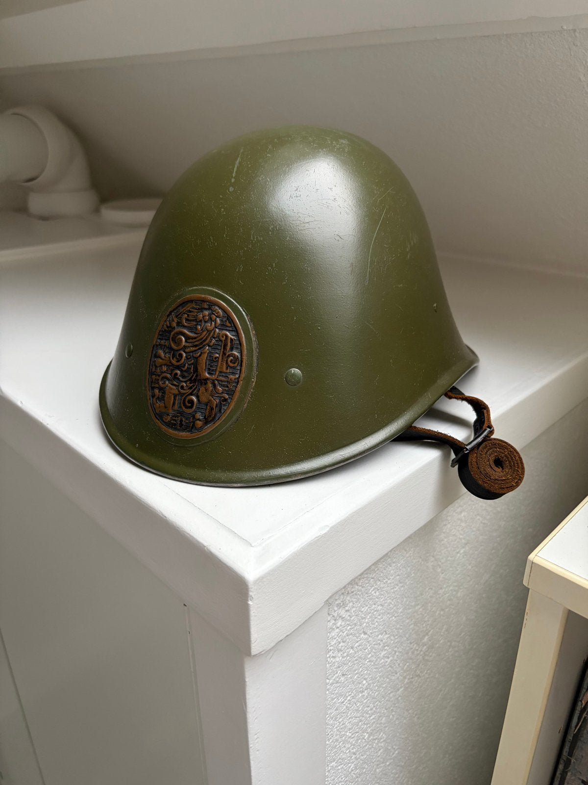 Nederlandse WW2 Helm met Leeuwenplaat, Verzamelen, Ophalen of Verzenden, Landmacht, Nederland, Helm of Baret