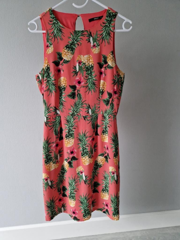 Heerlijke zomerse jurk van only maat 34., Kleding | Dames, Jurken, Only, Ophalen of Verzenden, Zo goed als nieuw, Roze