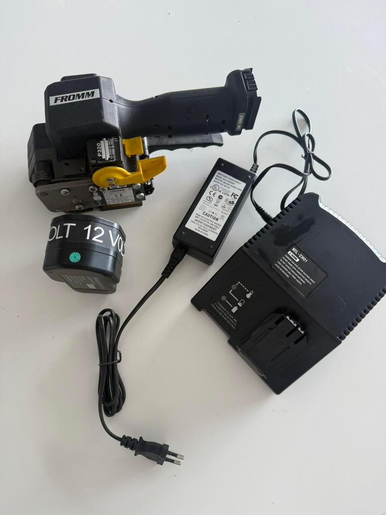 Fromm P320 strappingmachine omsnoermachine + 1accu + 2 lader, Ophalen, Gebruikt