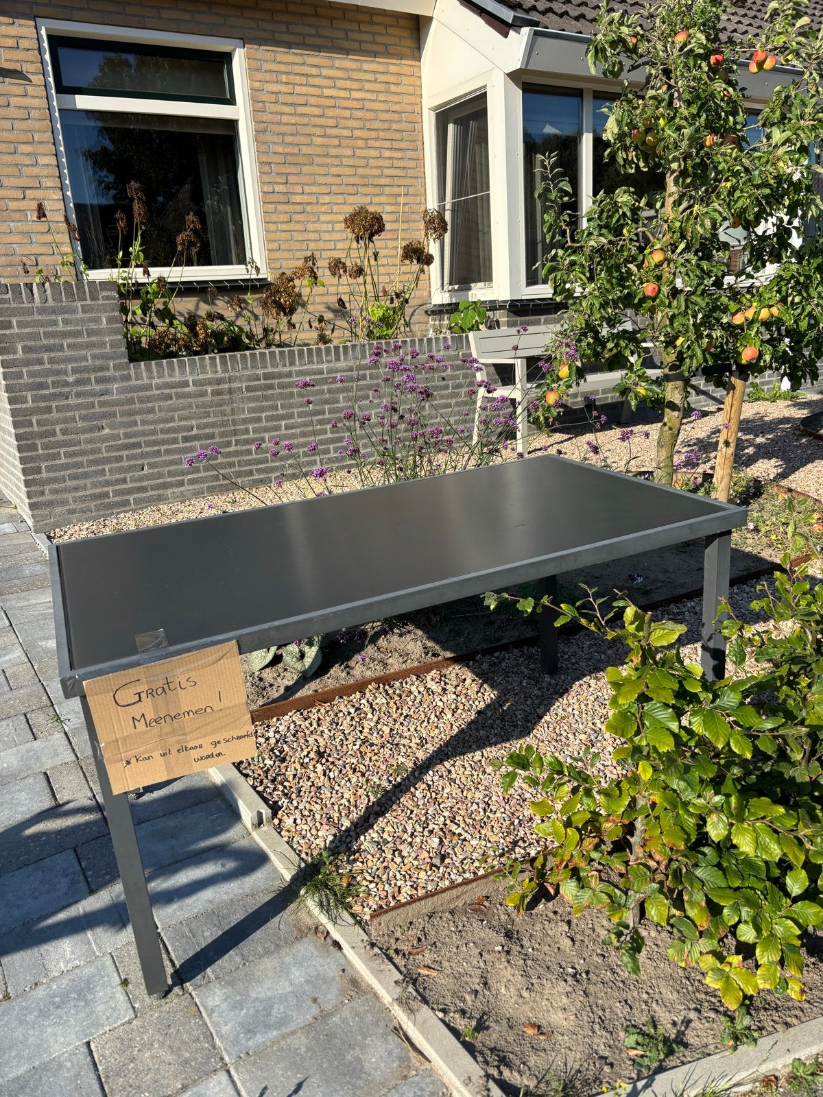 Gratis af te halen: tuintafel, Tuin en Terras, Tuintafels, Ophalen, Gebruikt, Rechthoekig, Metaal