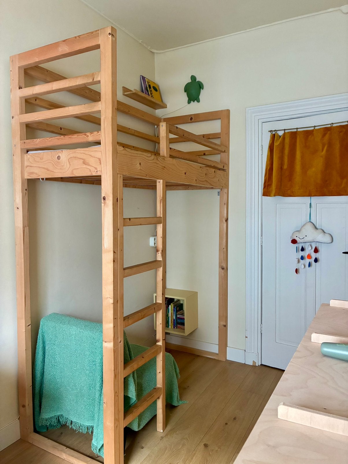 Hoogslaper hout, kinderbed, matras 160x70 cm, Ophalen, Zo goed als nieuw, Hoogslaper