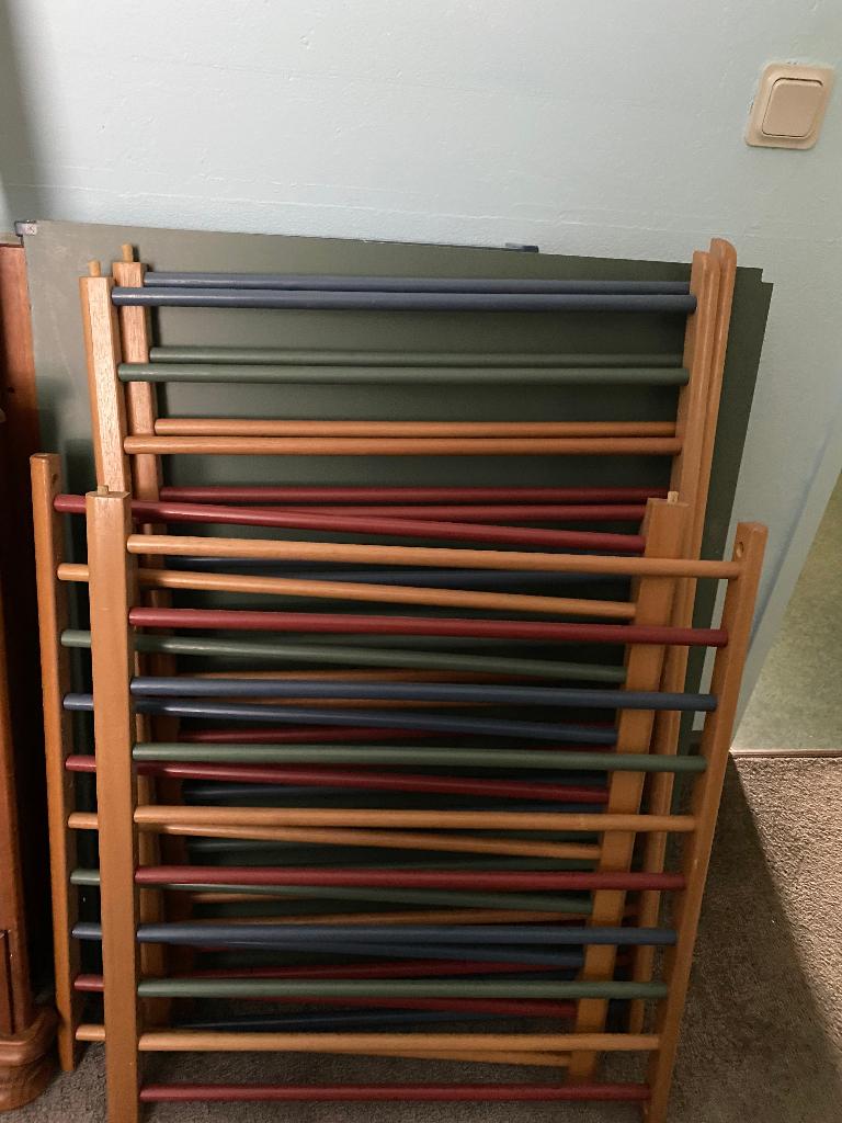 baby box, mooie kleuren en gekleurde spijlen in goed staat, Kinderen en Baby's, Boxen, Ophalen, Gebruikt, Vierkant, In hoogte verstelbaar