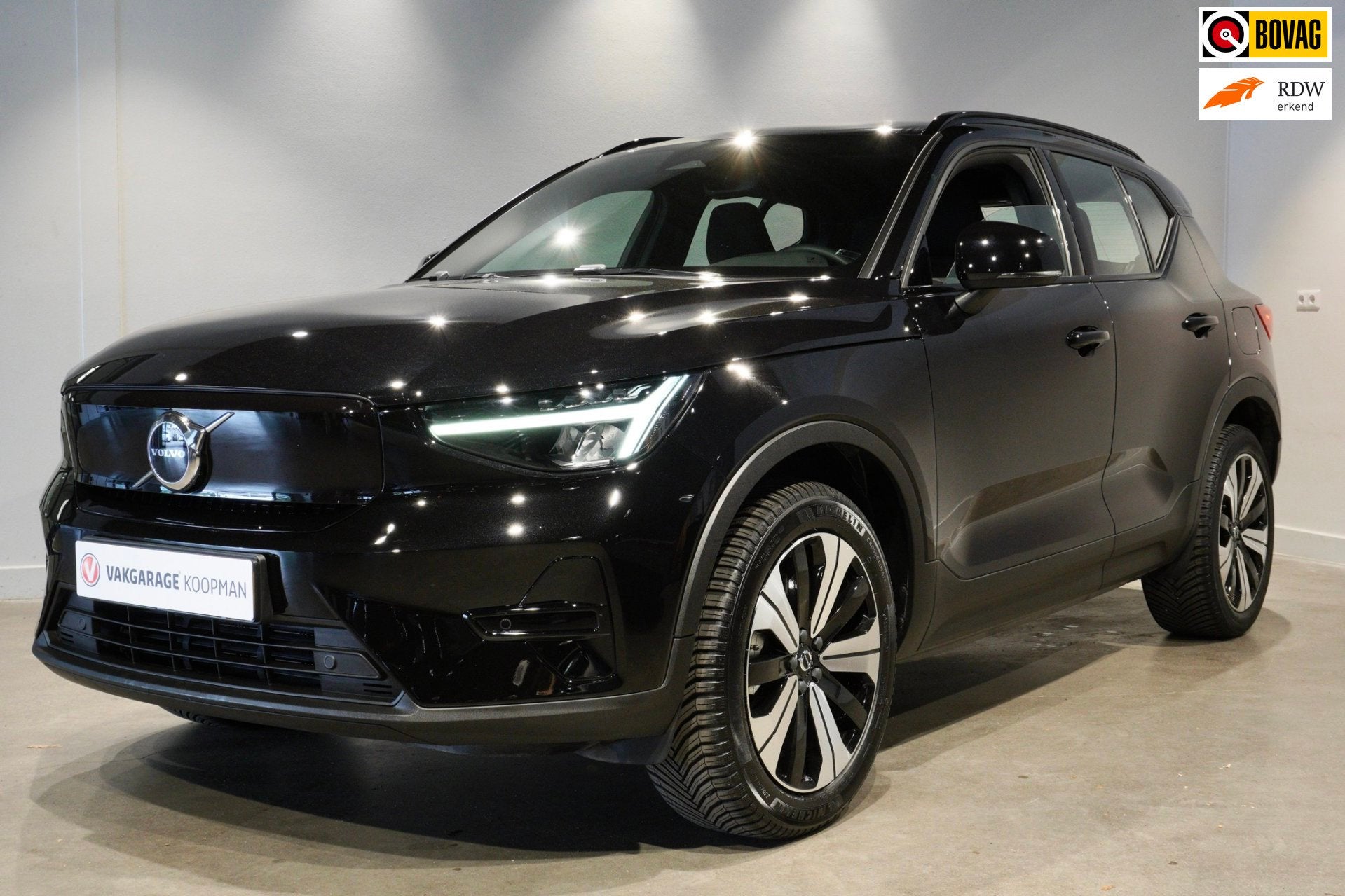 Volvo XC40 Recharge Core 70 kWh SOH 98%, Auto's, Dealer onderhouden, Stof, Gebruikt, Zwart