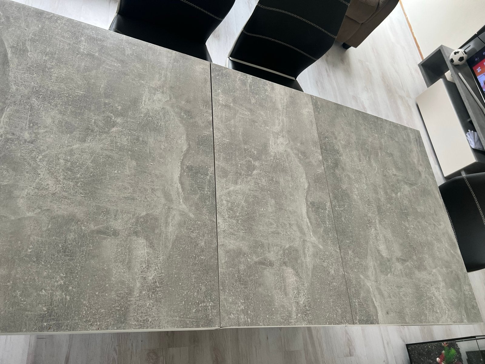 Uittrekbare eettafel betonlook met 4 stoelen, Huis en Inrichting, Tafels | Eettafels, Ophalen, Overige materialen, 50 tot 100 cm