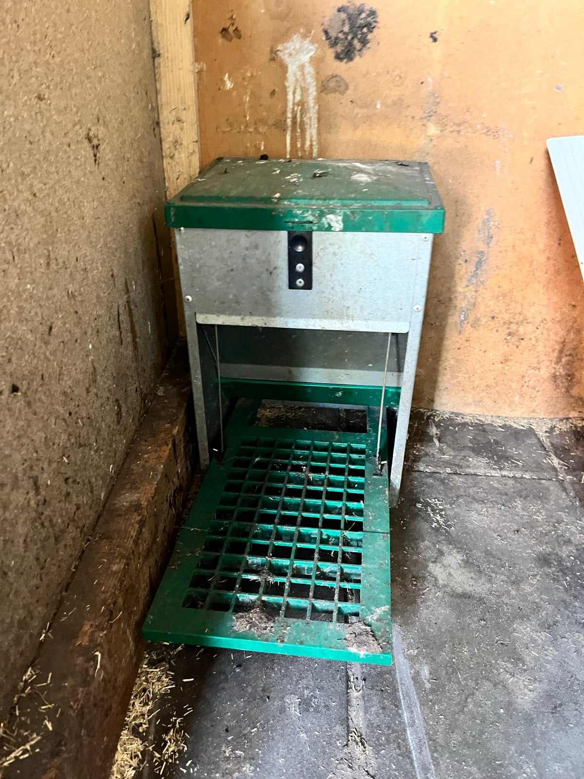 Voerautomaat kip krielkip trapbak, Dieren en Toebehoren, Ophalen of Verzenden, Gebruikt, Kippenhok of Kippenren
