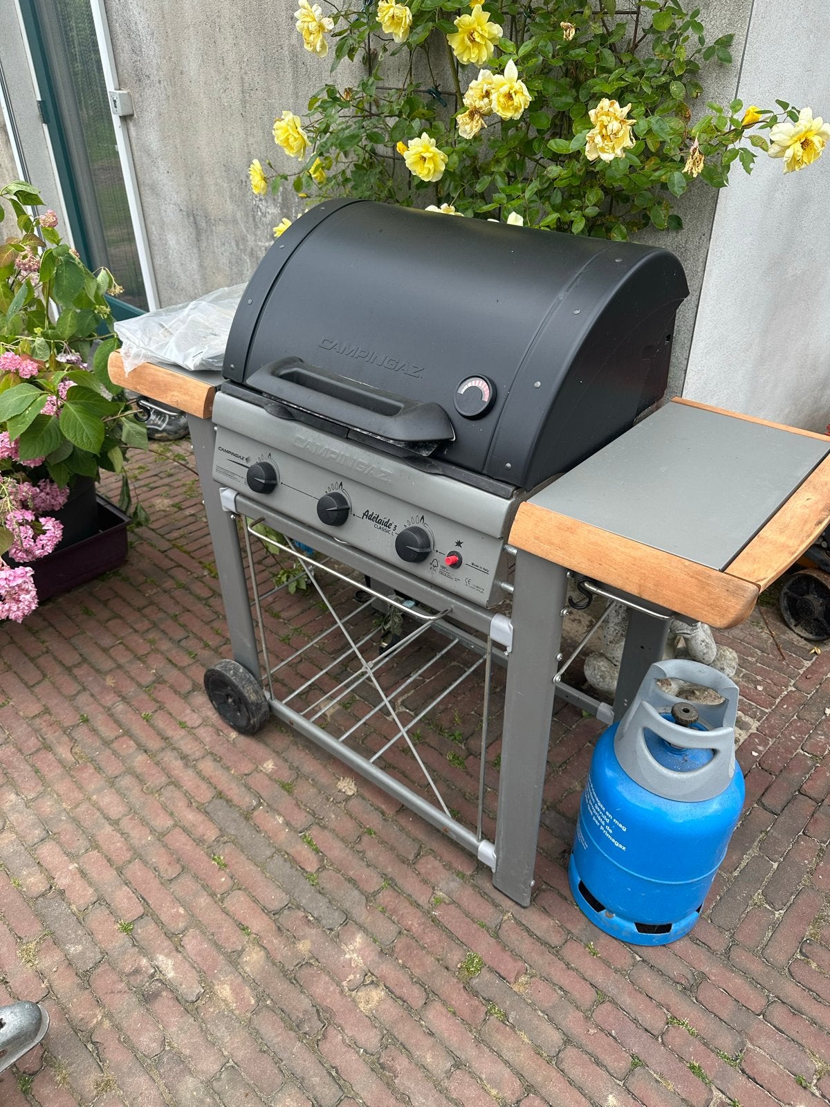 Campingaz Adelaide 3 gasbarbecue met gasfles, Ophalen, Zo goed als nieuw