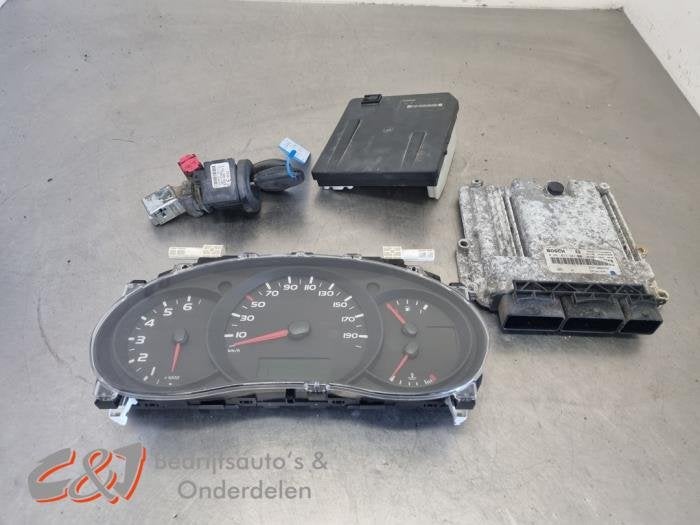 Kontaktslot + computer van een Renault Master