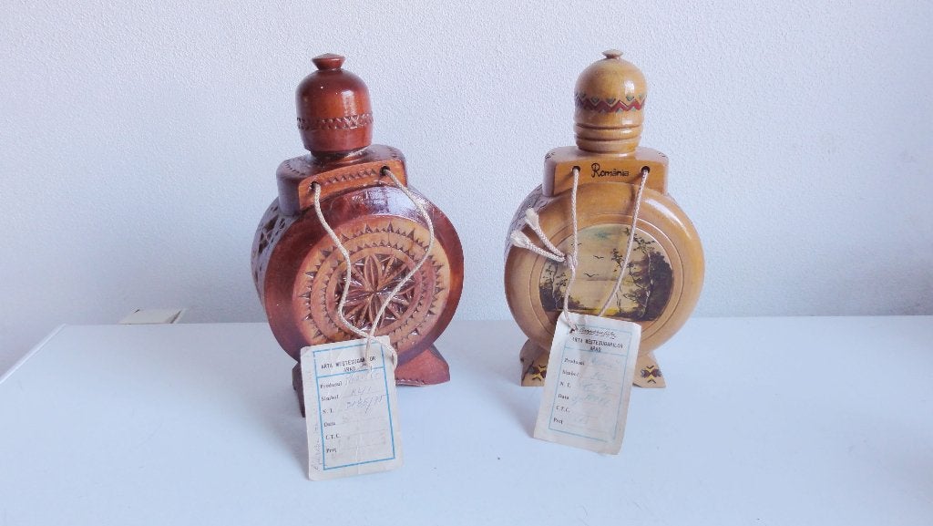 Set van 2 vintage Roemeense houten veldflessen van 1981, Ophalen of Verzenden