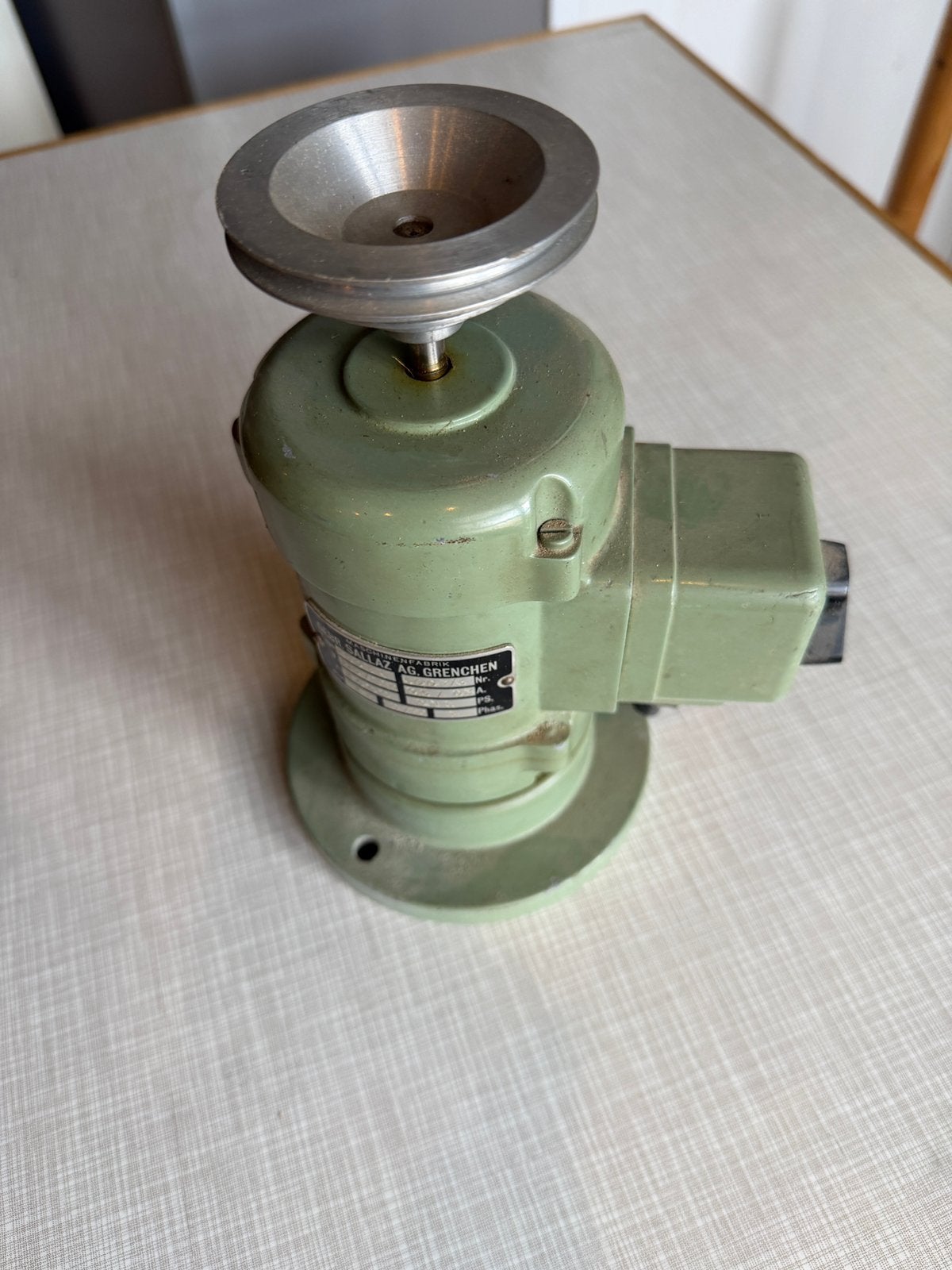 Vintage Gebr. Sallaz AG Grenchen 3-fase motor met trapschijf, Doe-het-zelf en Verbouw, Ophalen of Verzenden, Zo goed als nieuw