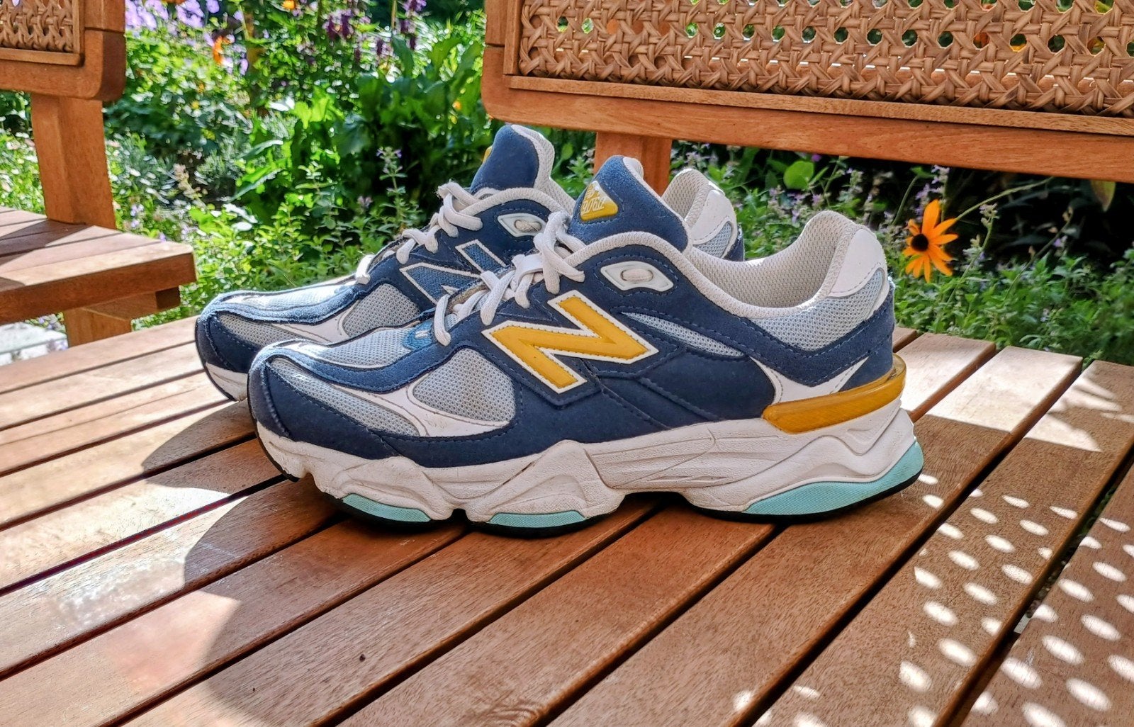 Blauw/gele New Balance mt 40 (9060 serie), Gebruikt, Schoenen, Ophalen of Verzenden, New Balance