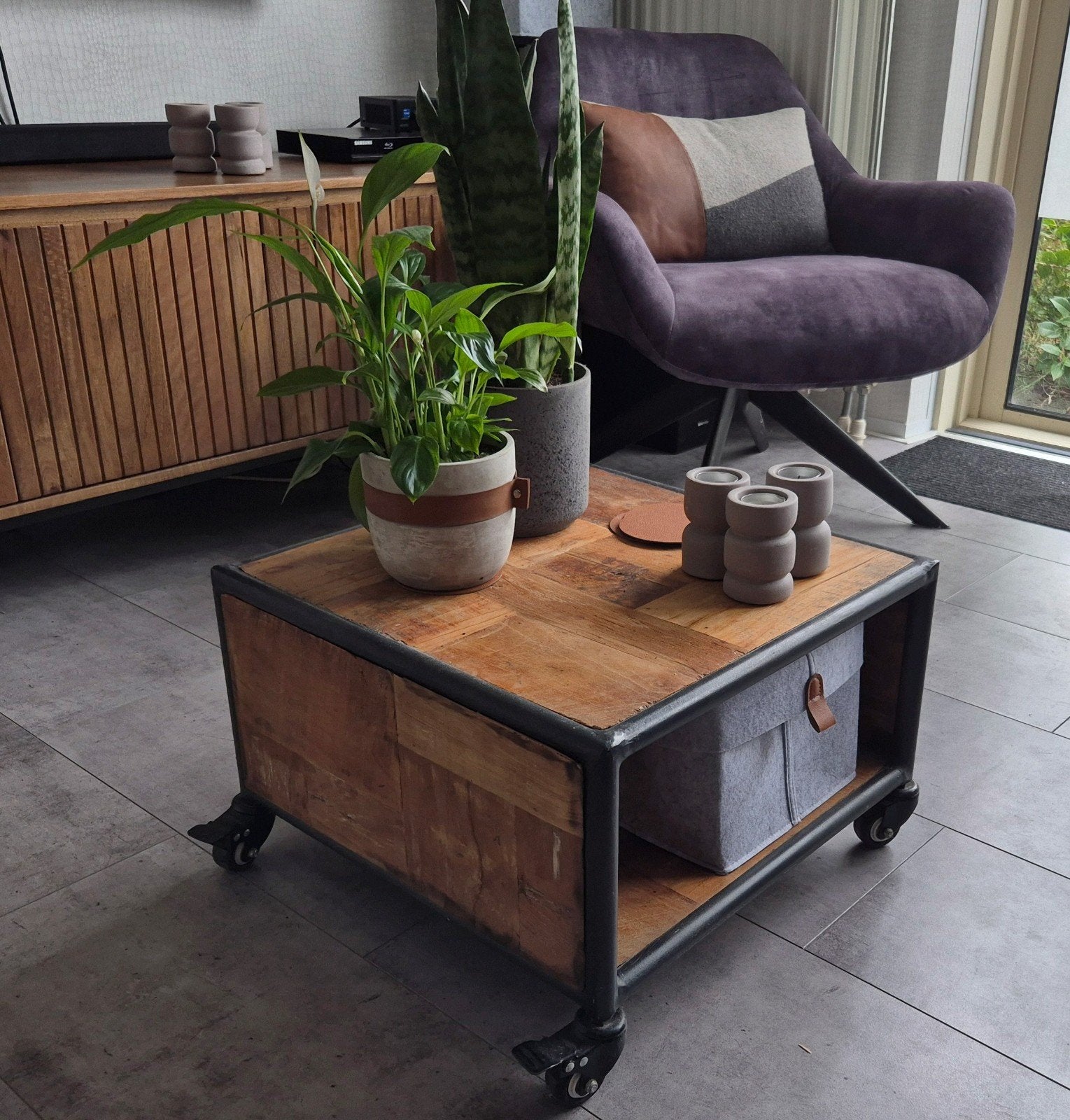 Salontafel zwart staal en mangohout op wielen 50x50 cm, Vierkant, Minder dan 50 cm, 50 tot 100 cm, Ophalen