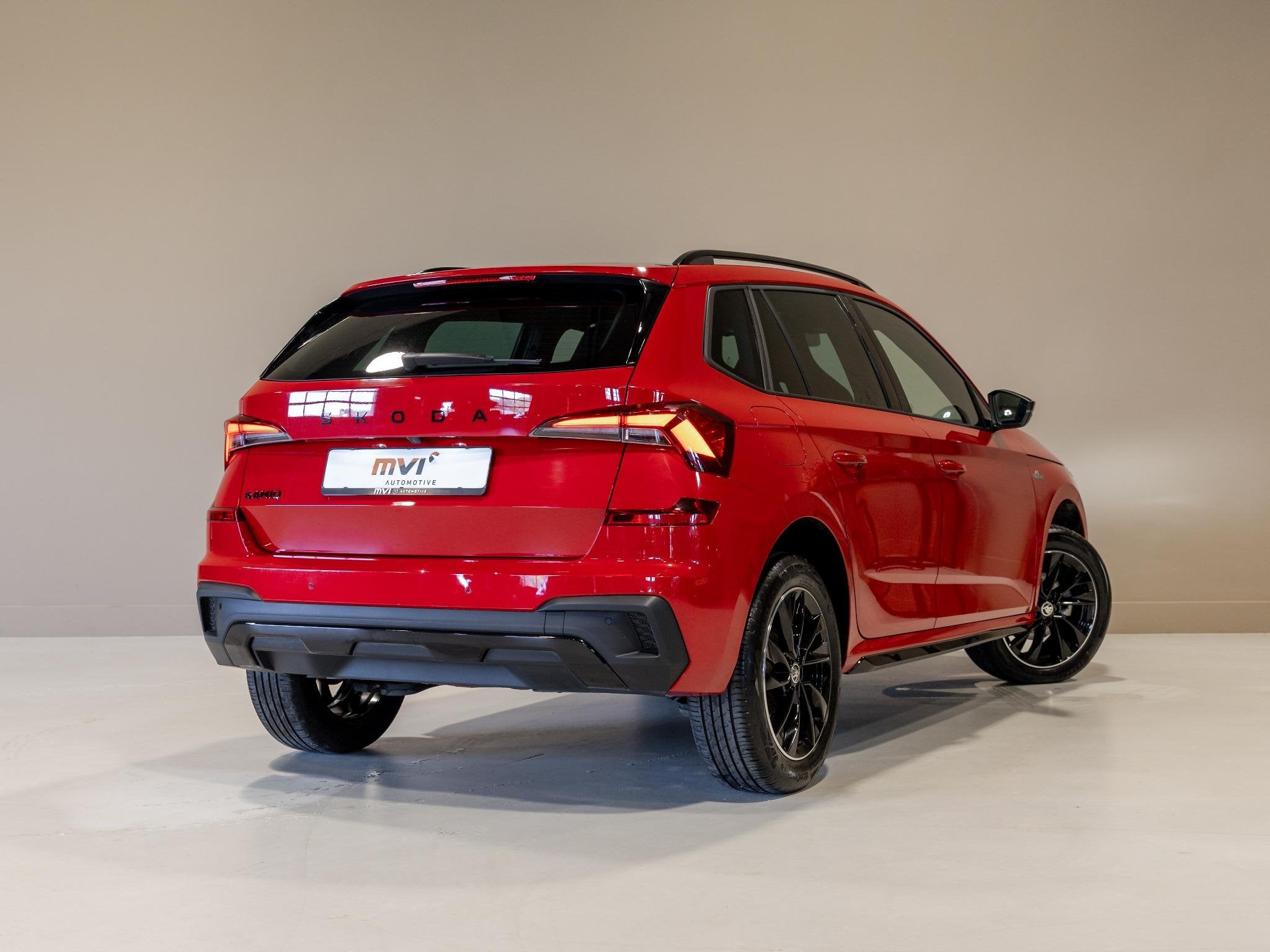 Skoda Kamiq 1.5 TSI ACT Monte Carlo Facelift / 150pk / Panor, Auto's, 4 cilinders, Leder en Stof, Origineel Nederlands, 630 kg