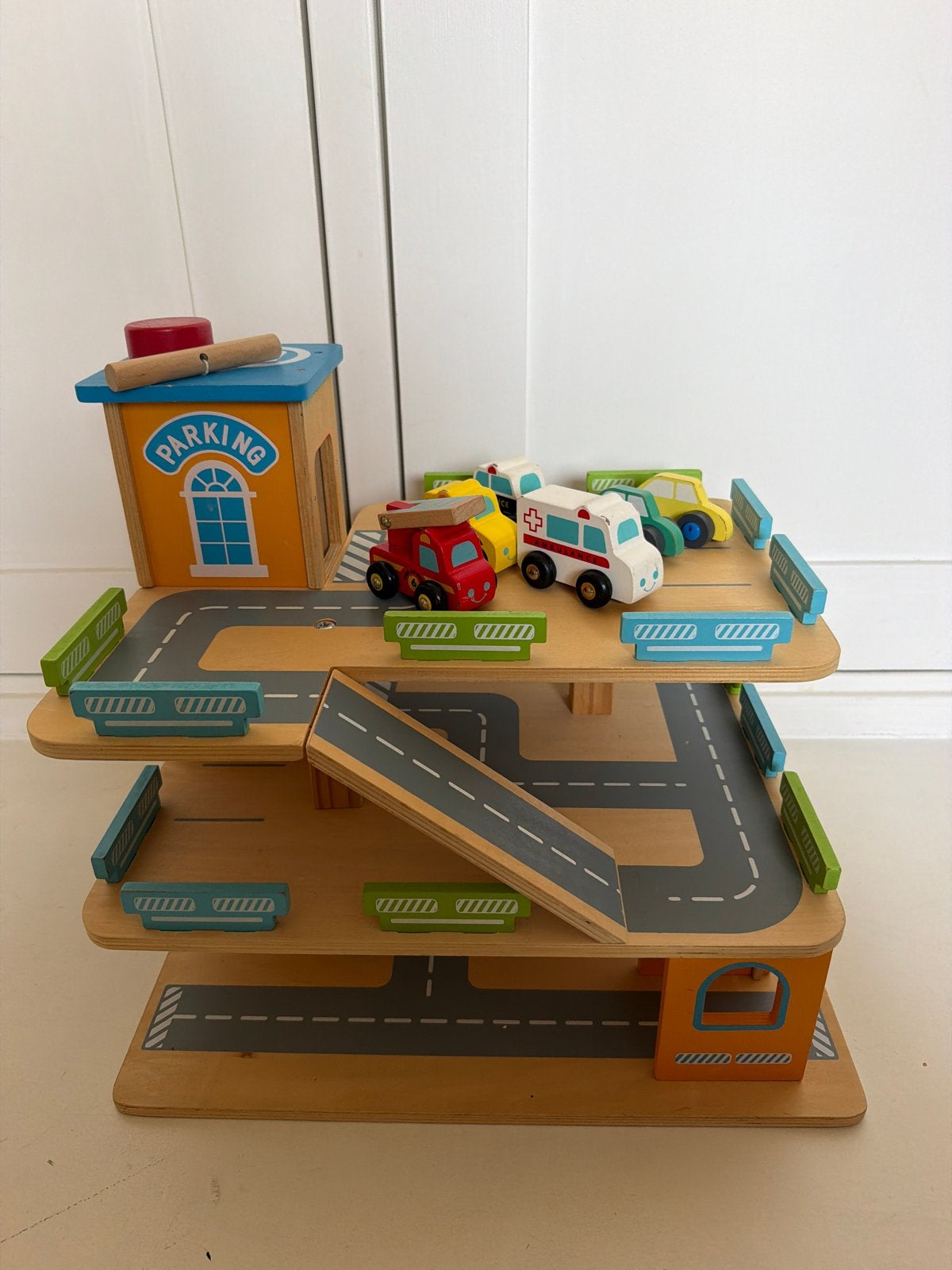 Houten parkeergarage met auto's, Ophalen of Verzenden, Gebruikt