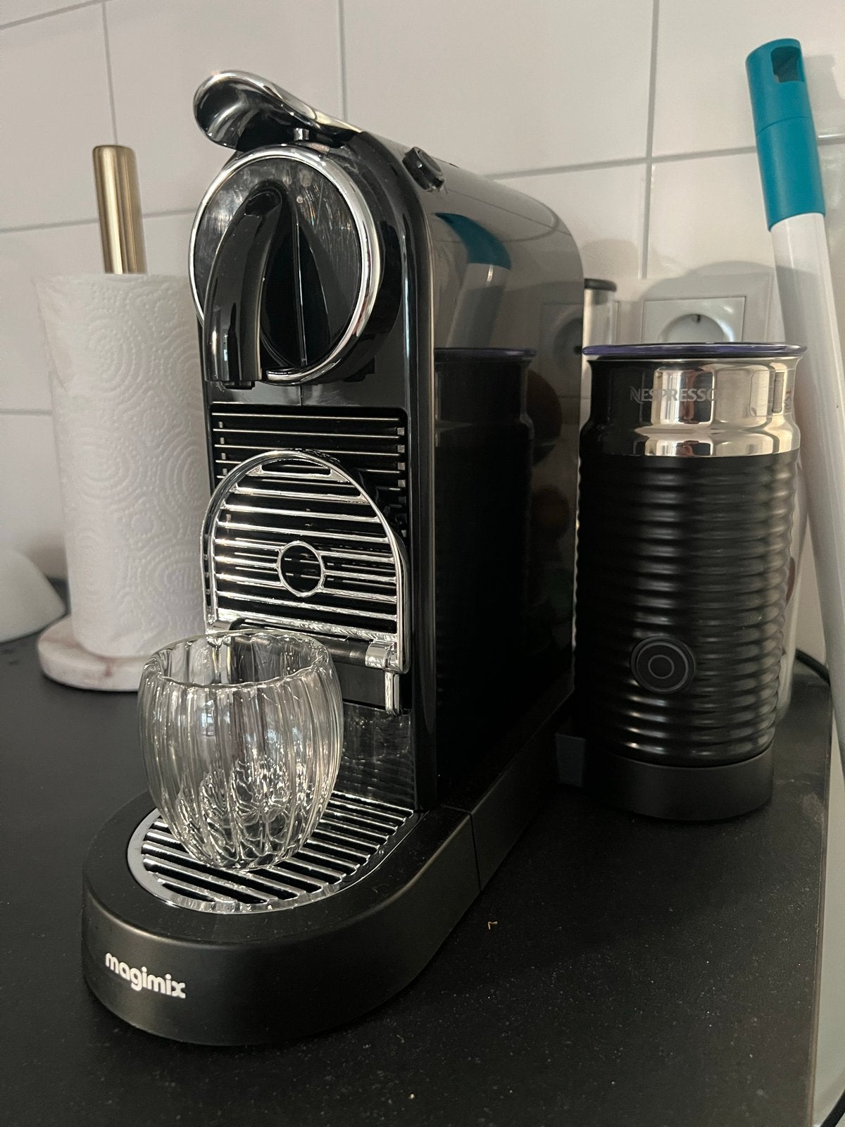 Nespresso Magimix Citiz & Milk - Zwart ZGAN, Ophalen, Gebruikt, Koffiemachine, 1 kopje
