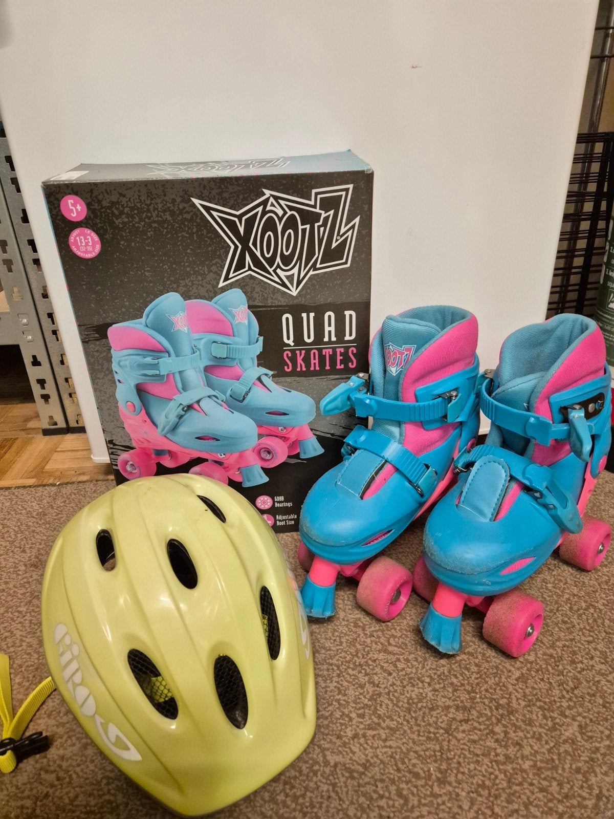 Rolschaatsen, roze-blauw, maat instelbaar 32-35, helm Giro, Kinderen en Baby's, Speelgoed | Buiten | Rolschaatsen, Ophalen, Verstelbaar