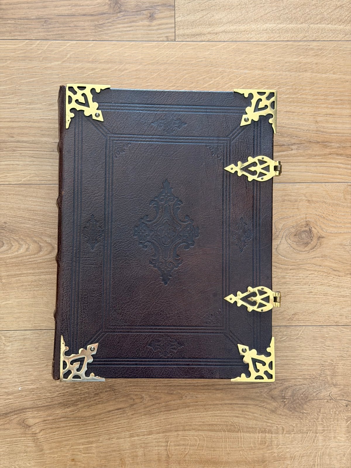 Prachtige, zware Bijbel Jacob en Pieter Keur koperen beslag, Antiek en Kunst, Antiek | Boeken en Bijbels, Ophalen