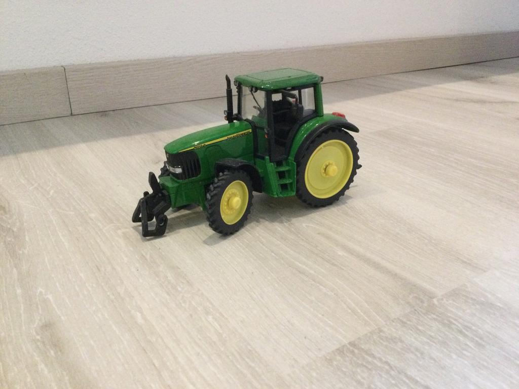 Siku John Deere 1 32, Hobby en Vrije tijd, Modelauto's | 1:32, Ophalen of Verzenden, Zo goed als nieuw, Tractor of Landbouw, SIKU