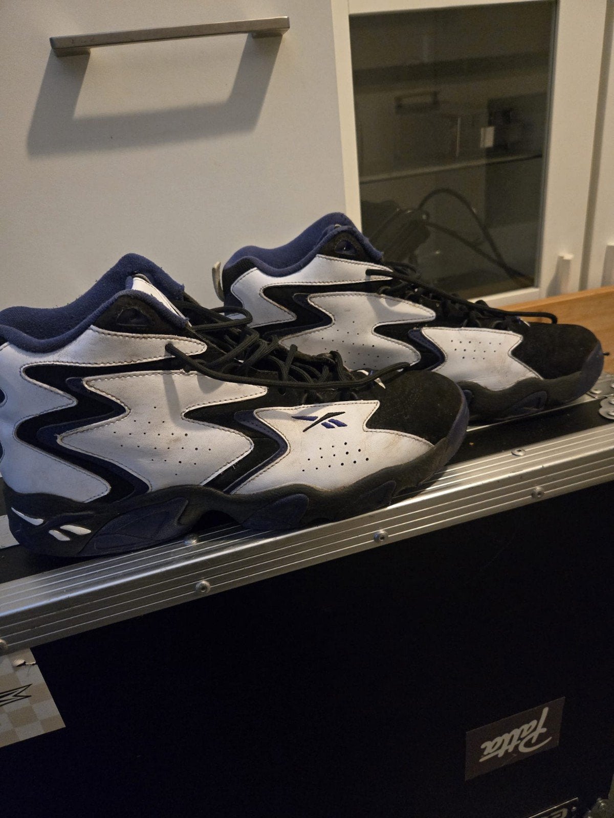 Reebok Mobius OG Pigment Paars / Zwart Maat 46 EU, Ophalen, Zo goed als nieuw, Zwart, Sportschoenen