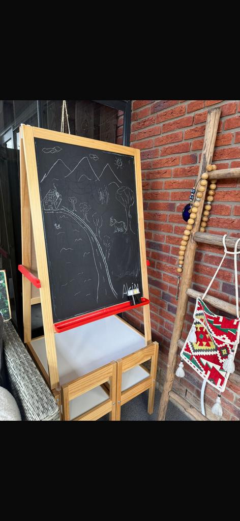 Krijtbord ikea + tafelstoelen, Diversen, Schoolborden, Ophalen of Verzenden, Zo goed als nieuw, Krijtbord