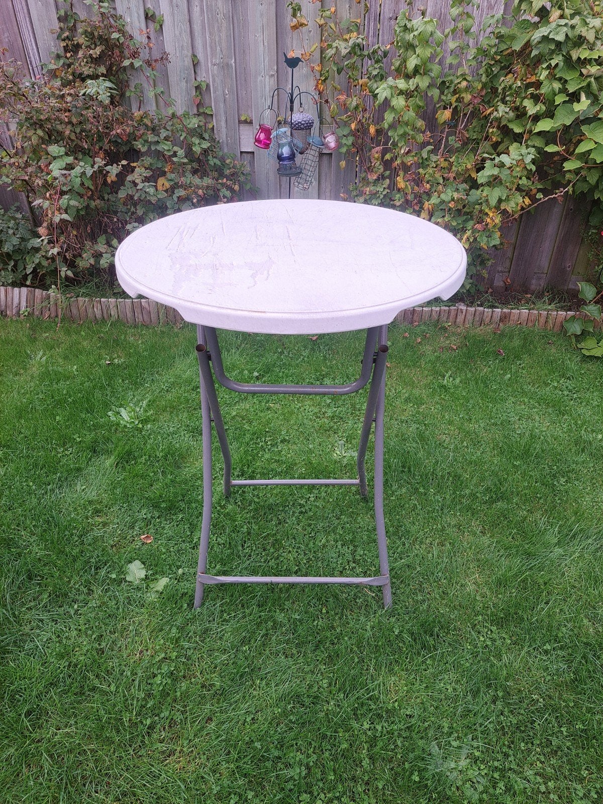 Opvouwbare ronde tuintafel - Ideaal voor feestjes!, Tuin en Terras, Ophalen, Gebruikt, Rond, Kunststof