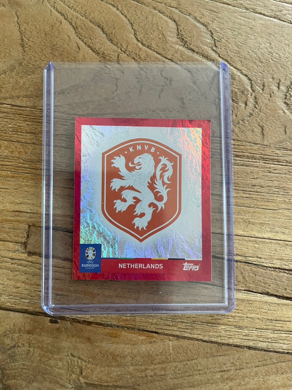 Logo Nederland Refractor Topps EK 2024 Swiss Editie, Hobby en Vrije tijd, Stickers en Plaatjes, Ophalen of Verzenden, Zo goed als nieuw