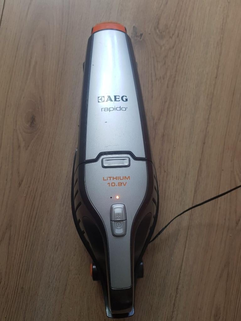 AEG Rapido - Kruimeldief/Autostofzuiger - Draagbaar - 10.8v, Ophalen, Gebruikt, Kruimeldief, Oplaadstation